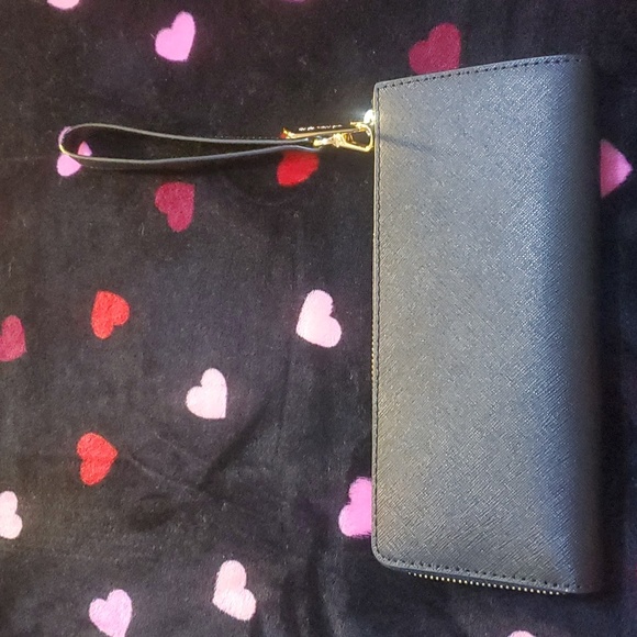 NWOT Michael Kors black wristlet with inside compartments - Picture 3 of 7